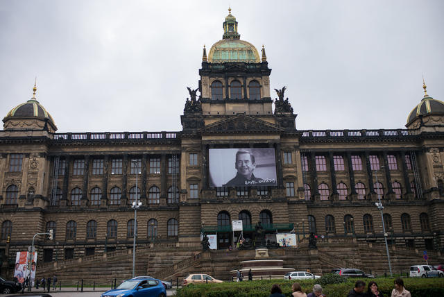 Národní­ muzeum s fotkou Havla